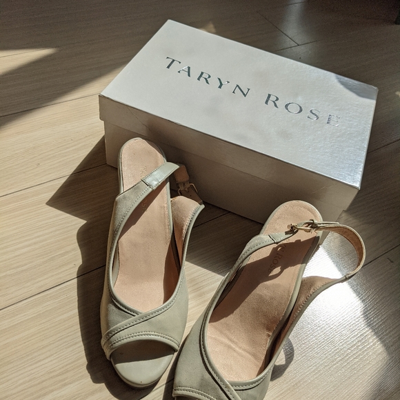 Taryn Rose Stretch Slingback Peep Toe Leather Wedge - Picture 4 of 7